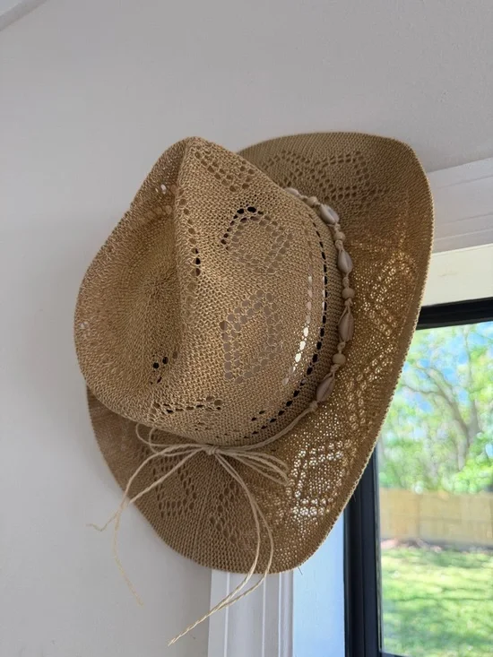 NWT Altar'd State Natural Woven Sun Hat with Cowrie Shell Band - Picture 6 of 7